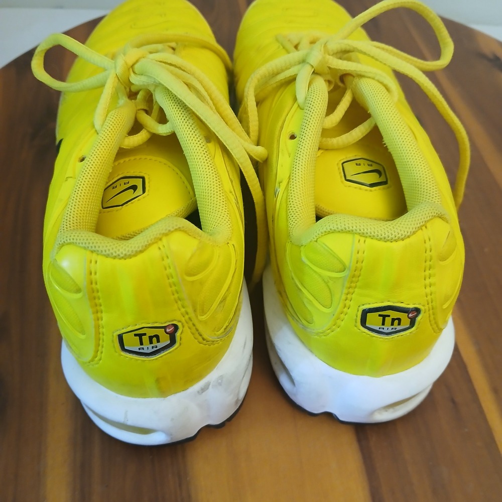 Nike Air Max Plus Women 8 Yellow Running Shoes Sneakers CQ9978-700 - Picture 4 of 9